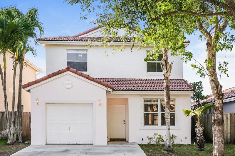 2,610/Mo, 1861 SE 13th St Homestead, FL 33035 External View