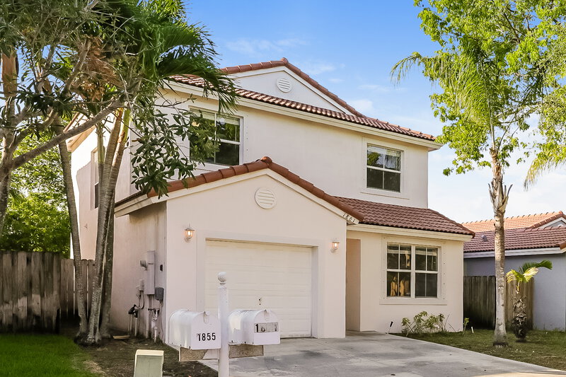 2,610/Mo, 1861 SE 13th St Homestead, FL 33035 Front View