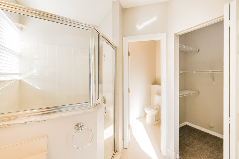 2,610/Mo, 1861 SE 13th St Homestead, FL 33035 Main Bathroom View