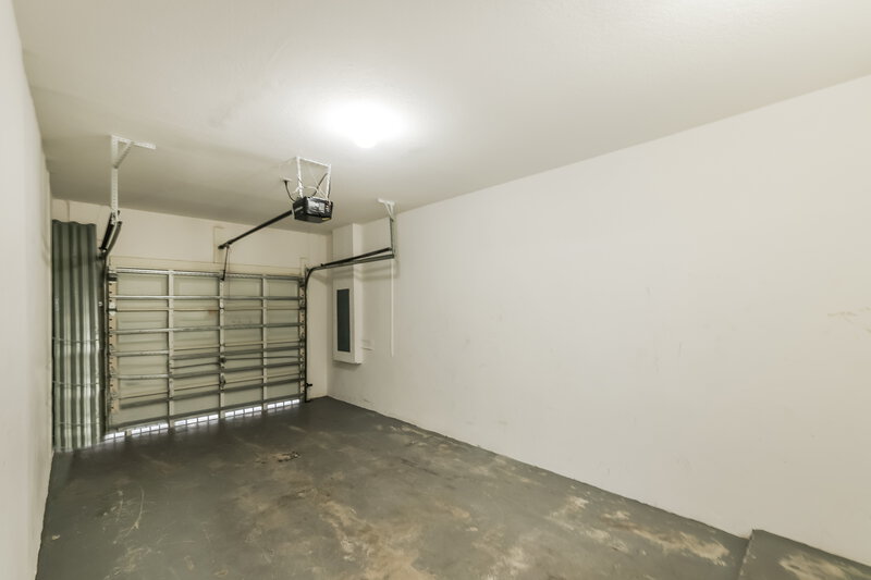 2,610/Mo, 1861 SE 13th St Homestead, FL 33035 Garage View