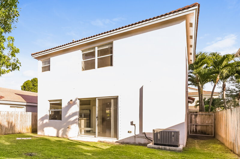 2,610/Mo, 1861 SE 13th St Homestead, FL 33035 Rear View
