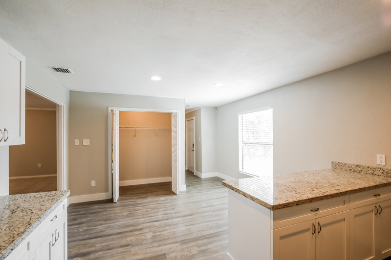2,675/Mo, 143 Granada St Royal Palm Beach, FL 33411 Kitchen View