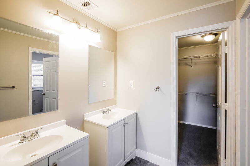 2,675/Mo, 143 Granada St Royal Palm Beach, FL 33411 Bathroom View
