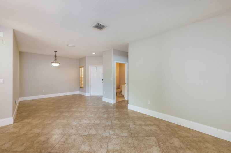 2,330/Mo, 1899 SE 13th St Homestead, FL 33035 Living Room View