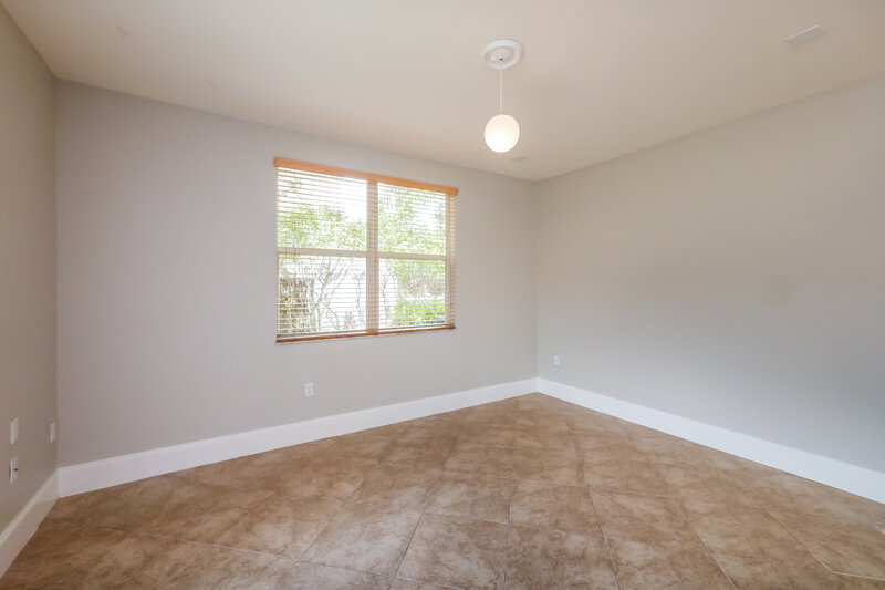 2,330/Mo, 1899 SE 13th St Homestead, FL 33035 Dining Room View 2
