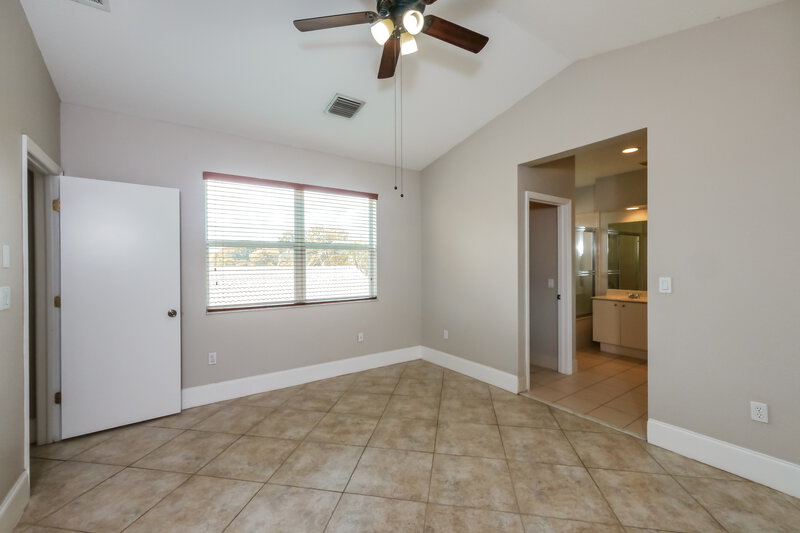 2,330/Mo, 1899 SE 13th St Homestead, FL 33035 Main Bedroom View