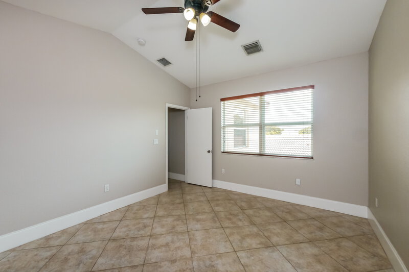 2,330/Mo, 1899 SE 13th St Homestead, FL 33035 Main Bedroom View 2