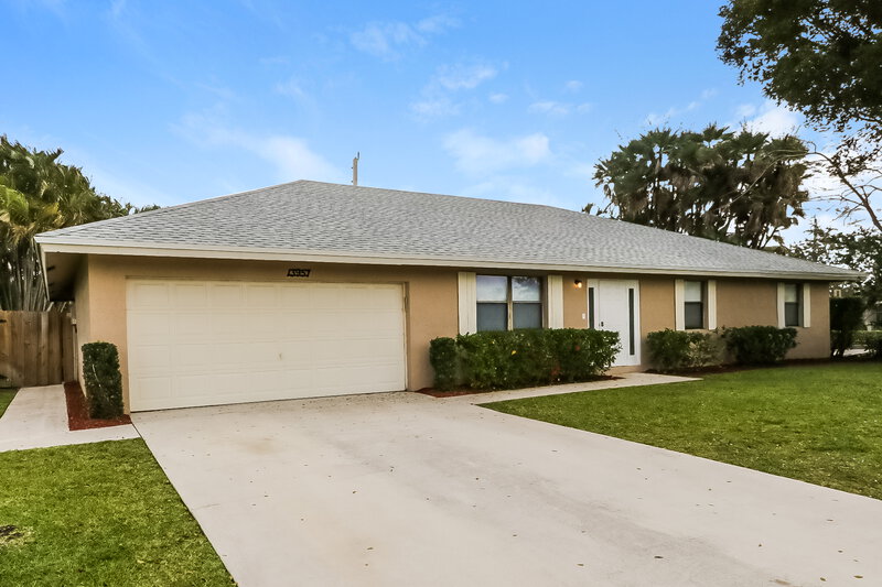 2,830/Mo, 13957 Exotica Ln Wellington, FL 33414 Front View