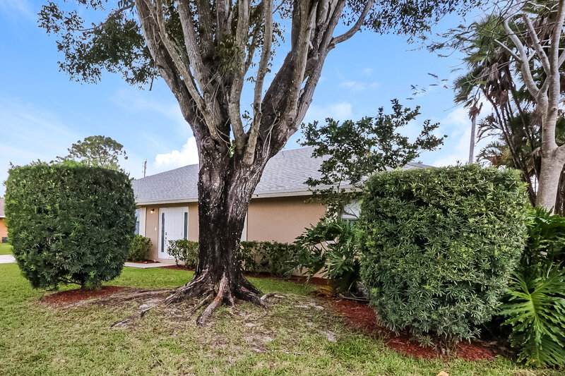 2,830/Mo, 13957 Exotica Ln Wellington, FL 33414 Front View 2
