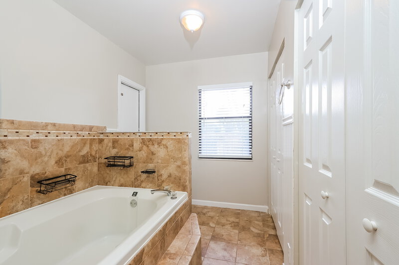 2,830/Mo, 13957 Exotica Ln Wellington, FL 33414 Main Bathroom View
