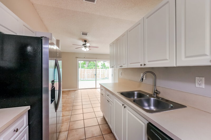 2,665/Mo, 17881 SW 143rd Ct Miami, FL 33177 Kitchen View