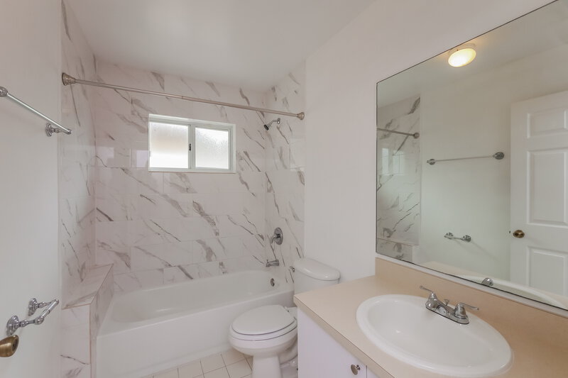 2,665/Mo, 17881 SW 143rd Ct Miami, FL 33177 Bathroom View