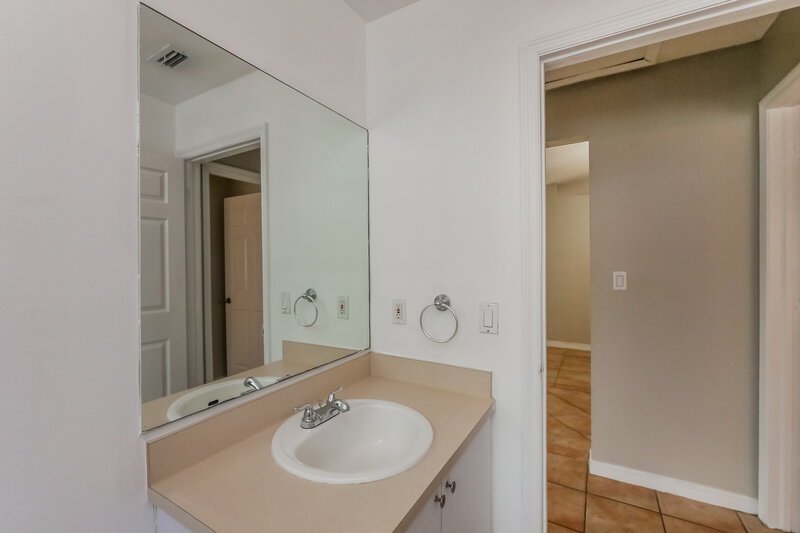 2,665/Mo, 17881 SW 143rd Ct Miami, FL 33177 Bathroom View 2