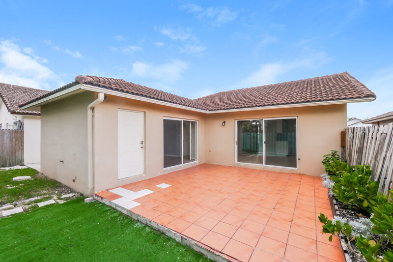 2,665/Mo, 17881 SW 143rd Ct Miami, FL 33177 Rear View
