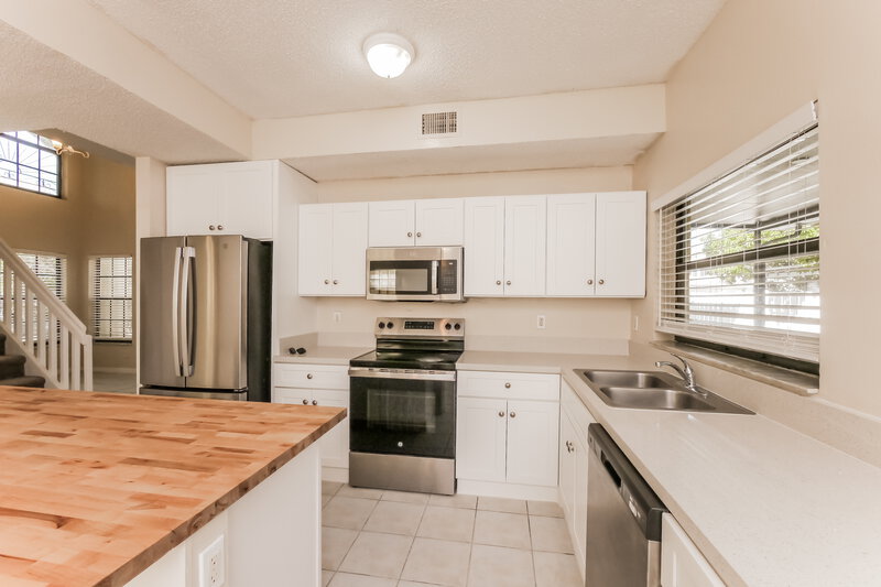 2,995/Mo, 3451 NW 112th Way Coral Springs, FL 33065 Kitchen View