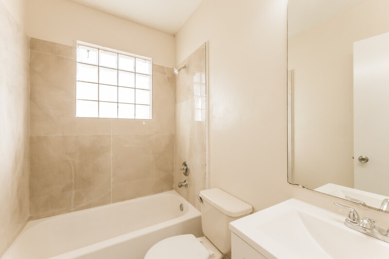 2,995/Mo, 3451 NW 112th Way Coral Springs, FL 33065 Bathroom View