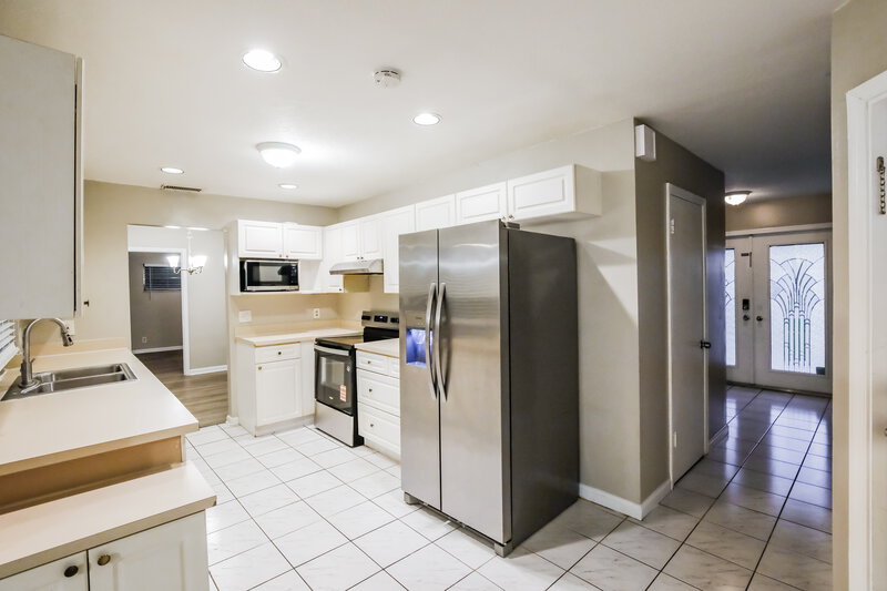 4,170/Mo, 12695 Westport Cir Wellington, FL 33414 Kitchen View 2