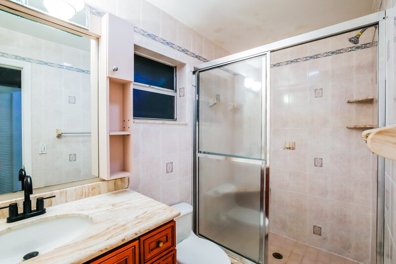 4,170/Mo, 12695 Westport Cir Wellington, FL 33414 Main Bathroom View