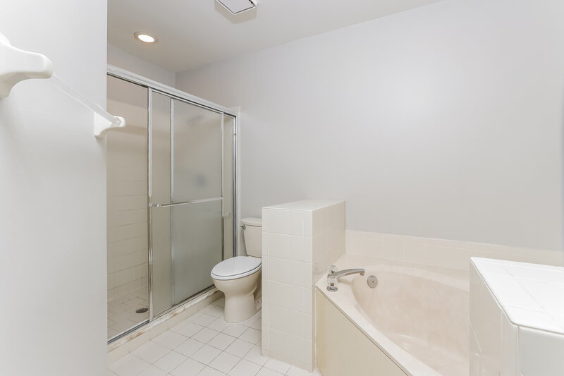 3,355/Mo, 10663 Plainview Cir Boca Raton, FL 33498 Main Bathroom View 2