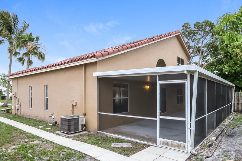 3,355/Mo, 10663 Plainview Cir Boca Raton, FL 33498 Rear View