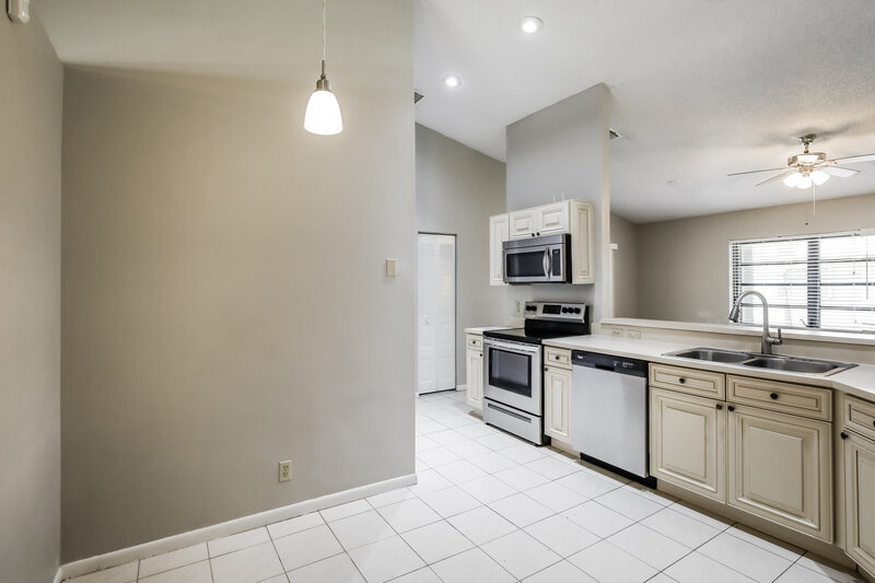 3,205/Mo, 7401 NW 21st Ct Margate, FL 33063 Kitchen View 2