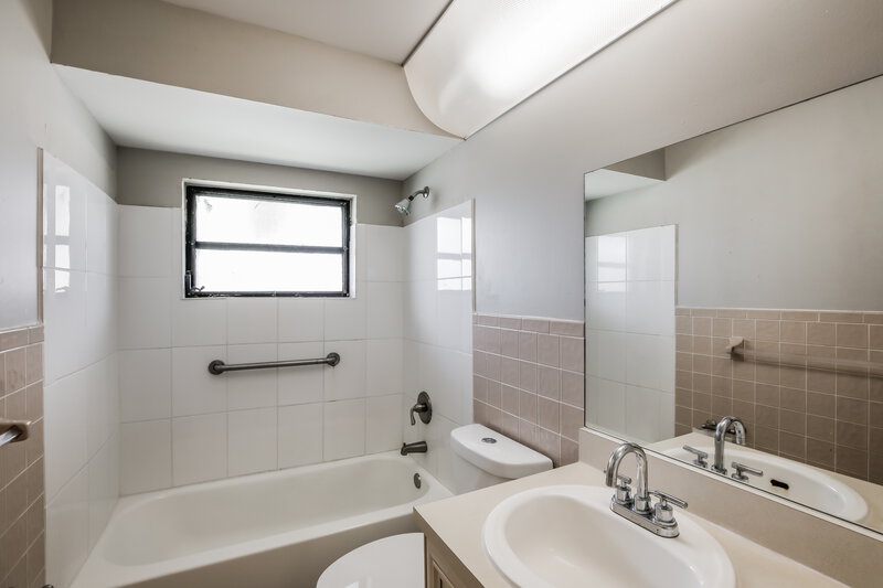 3,205/Mo, 7401 NW 21st Ct Margate, FL 33063 Bathroom View