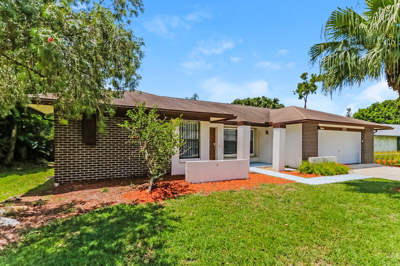 2,765/Mo, 105 Parkwood Dr Royal Palm Beach, FL 33411 Front View