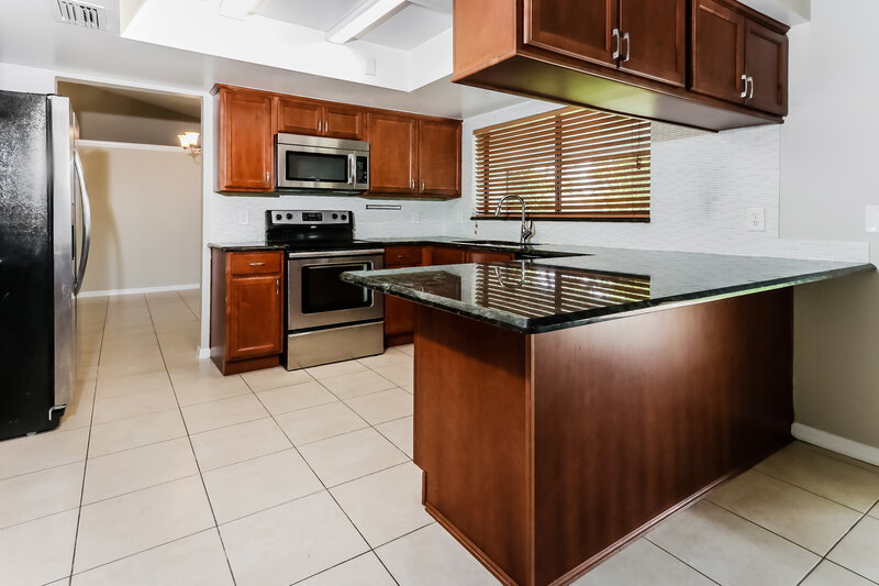 2,765/Mo, 105 Parkwood Dr Royal Palm Beach, FL 33411 Kitchen View