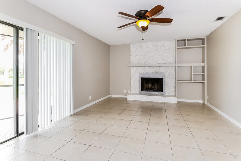 2,765/Mo, 105 Parkwood Dr Royal Palm Beach, FL 33411 Bonus Room View
