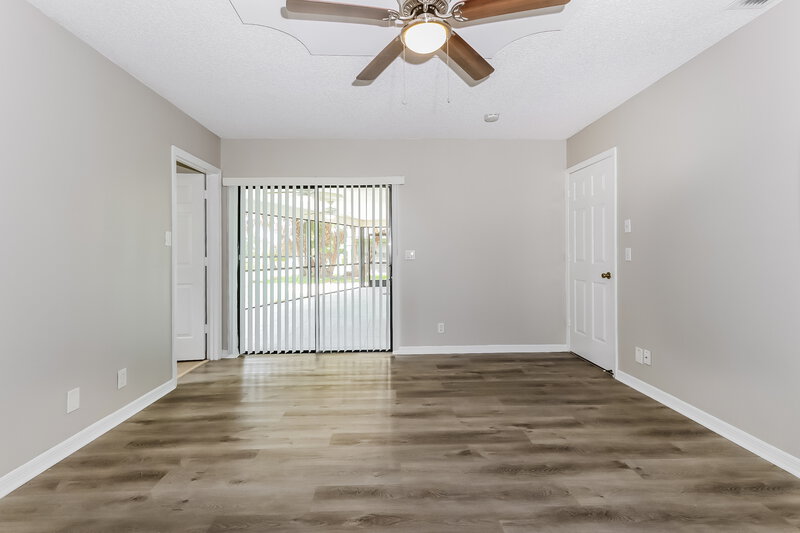 2,765/Mo, 105 Parkwood Dr Royal Palm Beach, FL 33411 Main Bedroom View