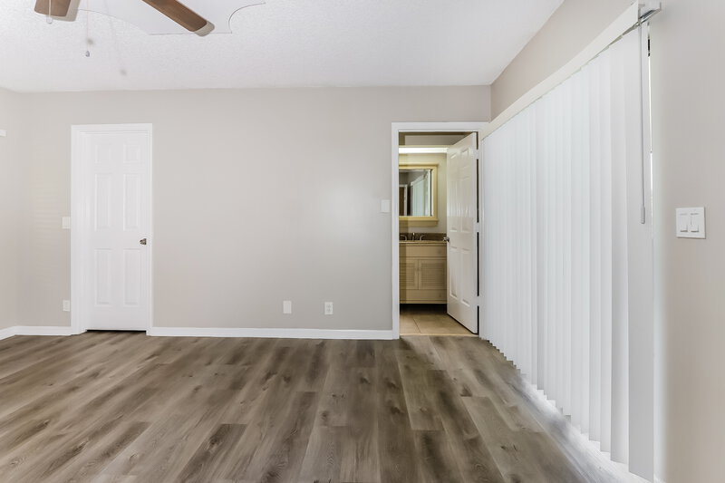 2,765/Mo, 105 Parkwood Dr Royal Palm Beach, FL 33411 Main Bedroom View 2