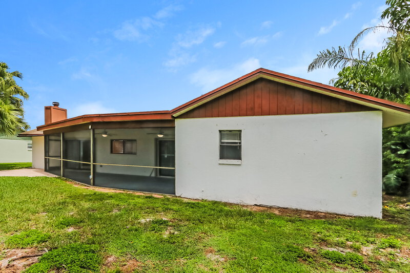 2,765/Mo, 105 Parkwood Dr Royal Palm Beach, FL 33411 Rear View 2