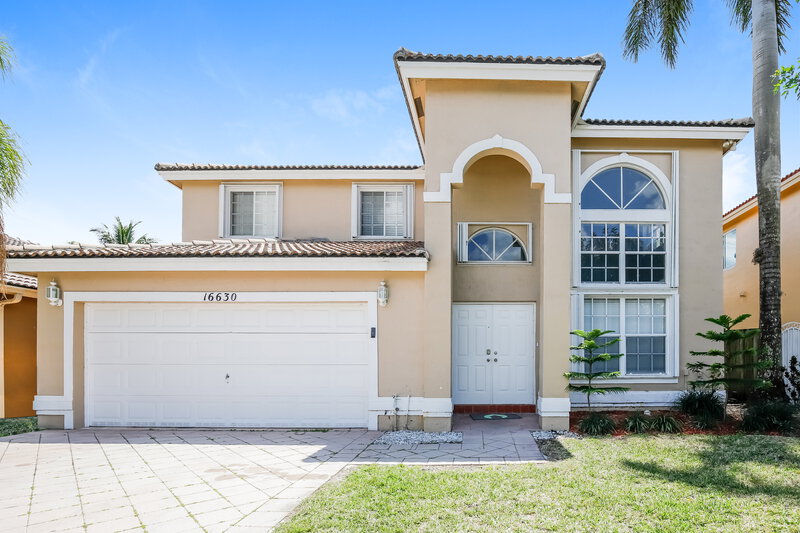 3,565/Mo, 16630 SW 101st Ter Miami, FL 33196 External View