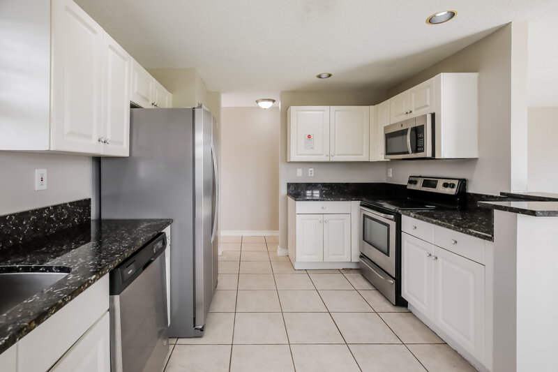 3,565/Mo, 16630 SW 101st Ter Miami, FL 33196 Kitchen View