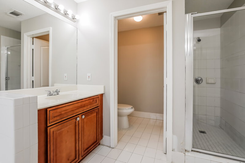 3,565/Mo, 16630 SW 101st Ter Miami, FL 33196 Main Bathroom View 2