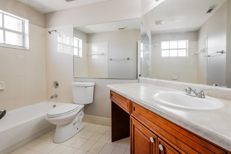 3,565/Mo, 16630 SW 101st Ter Miami, FL 33196 Bathroom View 2