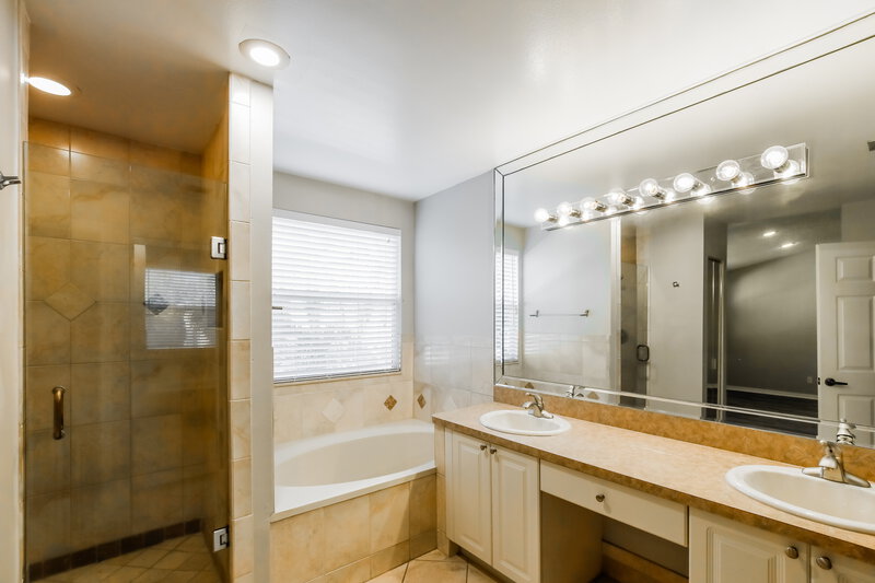 3,440/Mo, 5285 NW 54th St Coconut Creek, FL 33073 Main Bathroom View