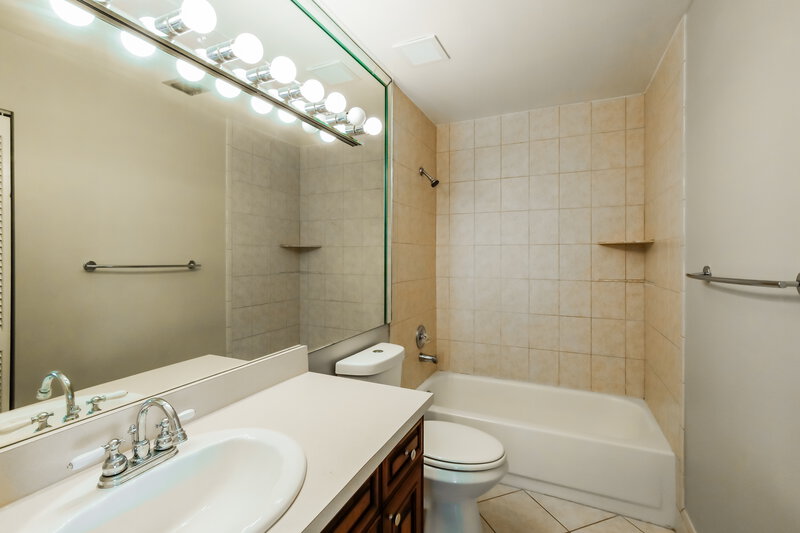 3,440/Mo, 5285 NW 54th St Coconut Creek, FL 33073 Bathroom View