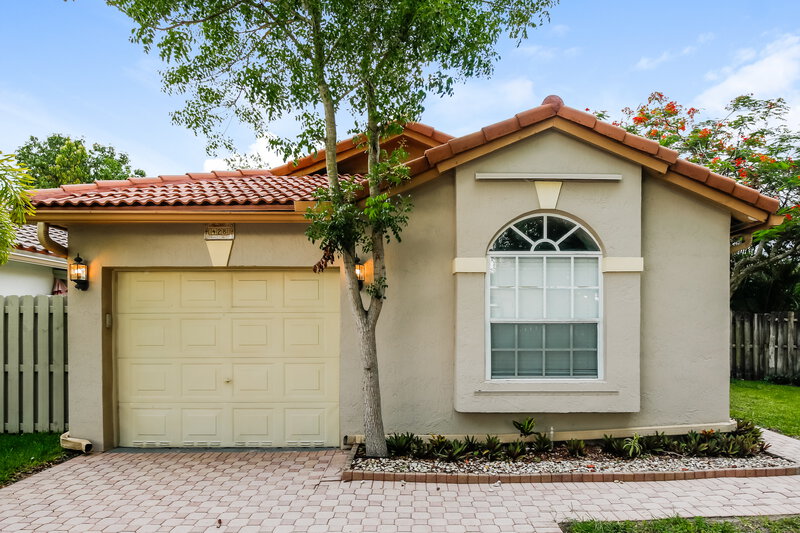 3,350/Mo, 428 Lakeside Cir Sunrise, FL 33326 External View