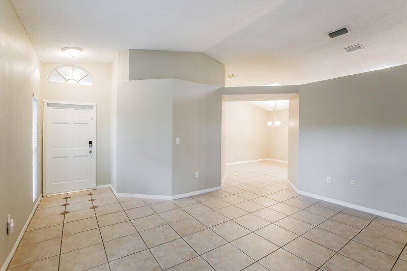 3,350/Mo, 428 Lakeside Cir Sunrise, FL 33326 Living Room View 2