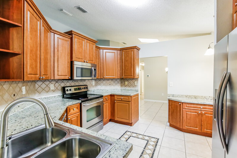 3,350/Mo, 428 Lakeside Cir Sunrise, FL 33326 Kitchen View 2