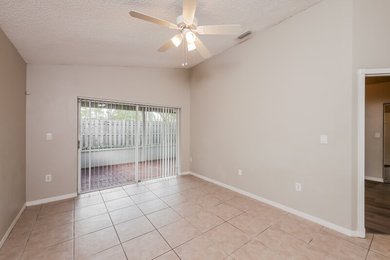 3,310/Mo, 428 Lakeside Cir Sunrise, FL 33326 Family Room View 2