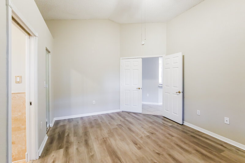 3,350/Mo, 428 Lakeside Cir Sunrise, FL 33326 Main Bedroom View 2