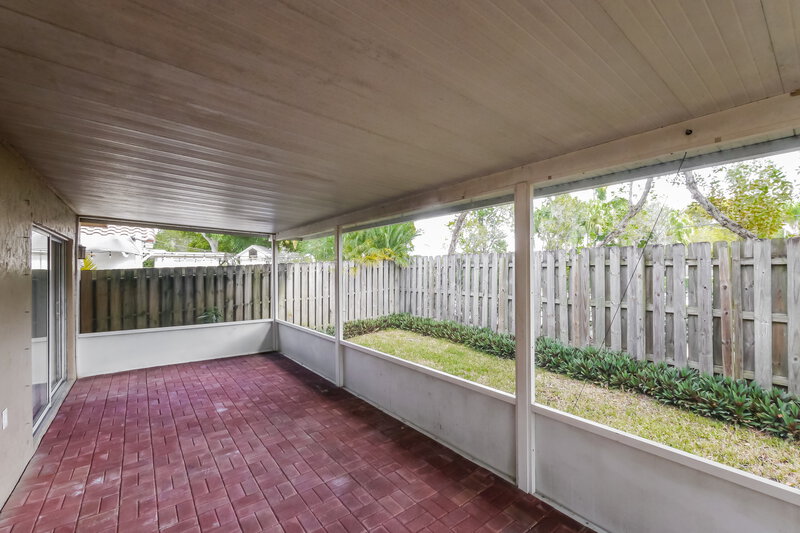 3,310/Mo, 428 Lakeside Cir Sunrise, FL 33326 Sun Room View