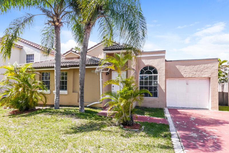 2,695/Mo, 16075 SW 112th Ter Miami, FL 33196 Front View