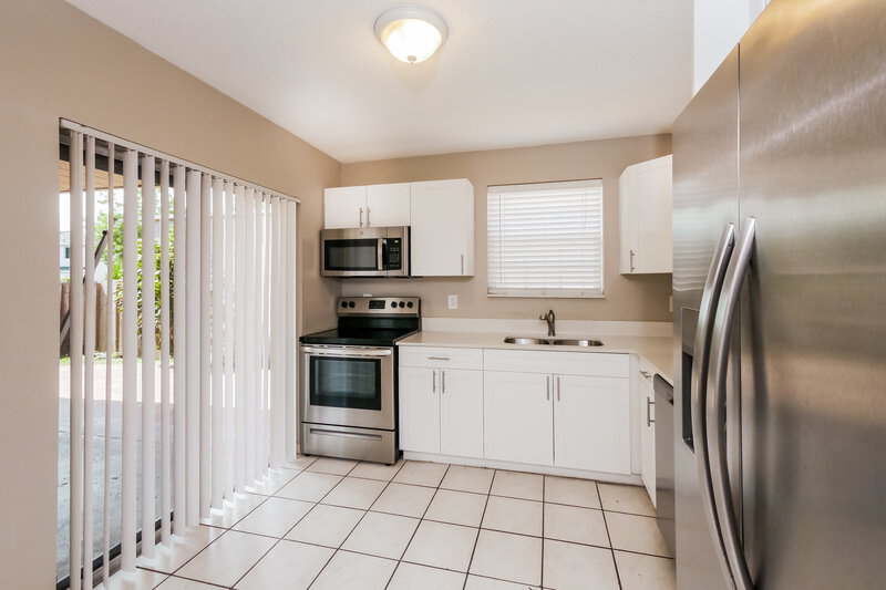 2,695/Mo, 16075 SW 112th Ter Miami, FL 33196 Kitchen View