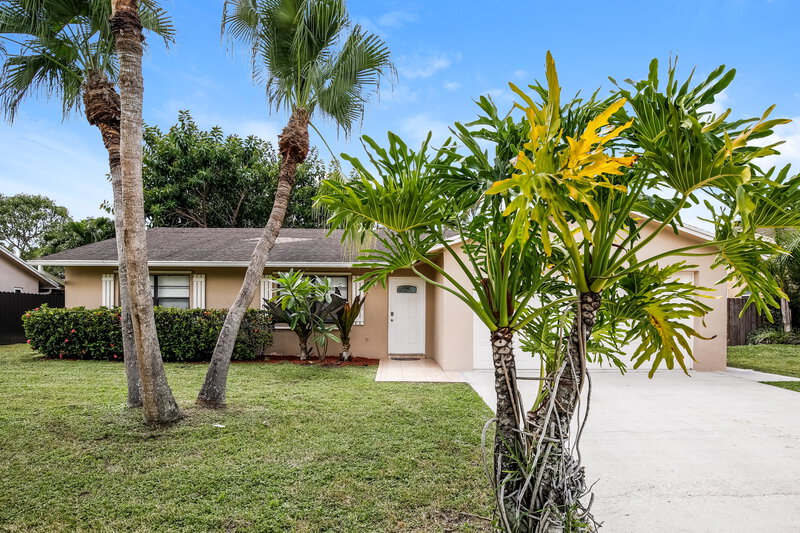 2,860/Mo, 246 Las Palmas St Royal Palm Beach, FL 33411 External View