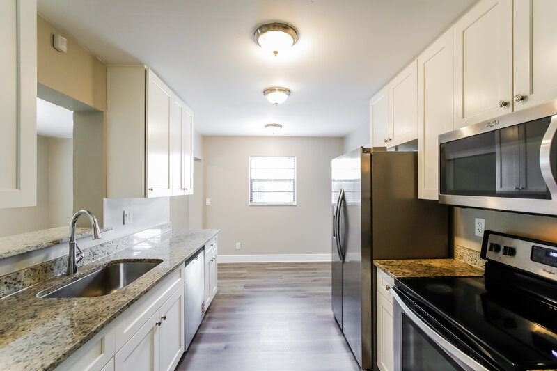 2,860/Mo, 246 Las Palmas St Royal Palm Beach, FL 33411 Kitchen View