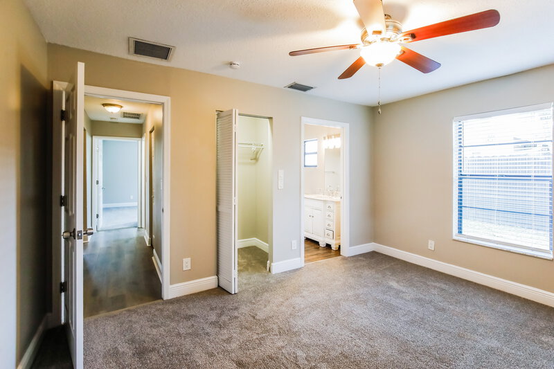 2,860/Mo, 246 Las Palmas St Royal Palm Beach, FL 33411 Main Bedroom View 2