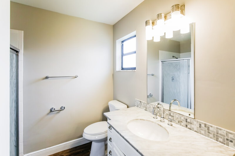 2,860/Mo, 246 Las Palmas St Royal Palm Beach, FL 33411 Bathroom View